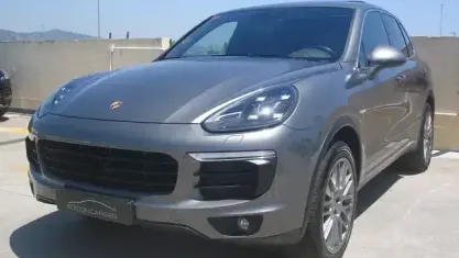 Usado Porsche Cayenne S E-Hybrid 416 CV (305 kW) 2015 Gris / plata SUV