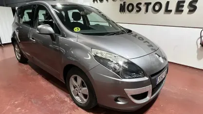 Usado Renault Scénic III Dynamique 130 CV (95 kW) 2009 Gris Monovolumen