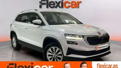 Usado Skoda Karoq Selection 150 CV (110 kW) 2024 Blanco SUV