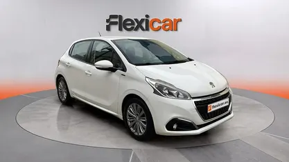 Usado Peugeot 208 Signature Sky 83 CV (61 kW) 2019 Blanco Utilitario