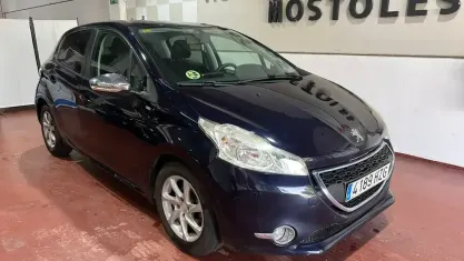 Begagnad Peugeot 208 Allure 92 HK (67 kW) 2014 Svart Halvkombi