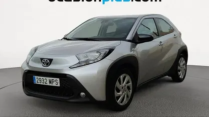 Usado Toyota Aygo X Play 72 CV (52 kW) 2024 Gris SUV
