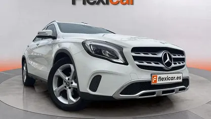 Usado Mercedes GLA180 Urban 122 CV (89 kW) 2017 Blanco SUV