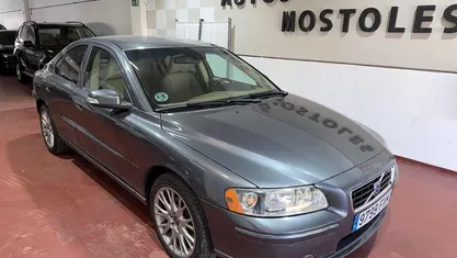 Usado Volvo S60 Momentum 163 CV (119 kW) 2007 Gris Berlina