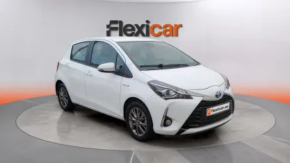 Usado Toyota Yaris Hybrid Active 100 CV (73 kW) 2018 Blanco Berlina