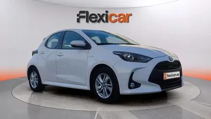 Usado Toyota Yaris Hybrid Business Edition 116 CV (85 kW) 2021 Blanco Utilitario