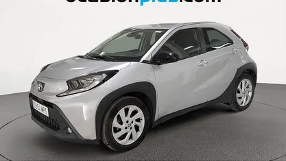 Usado 2024 Toyota Aygo X Play SUV | 12.819 € (Precio justo)