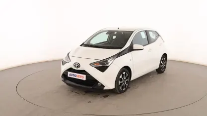Usado Toyota Aygo X-play 72 CV (52 kW) 2019 Blanco Utilitario