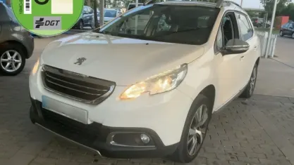Usado Peugeot 2008 Allure 120 CV (88 kW) 2013 Blanco SUV