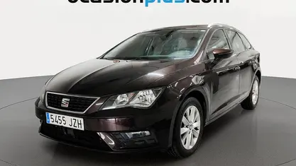 Usado Seat Leon Style 150 CV (110 kW) 2017 Violeta Monovolumen