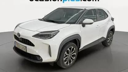 Usado Toyota Yaris Hybrid Active 116 CV (85 kW) 2022 Blanco SUV