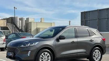 Usado Ford Kuga ST-Line X 150 CV (110 kW) 2022 Gris SUV