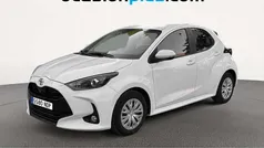 Blanco Usado 2023 Toyota Yaris Active Utilitario | 13.325 € (Precio justo)