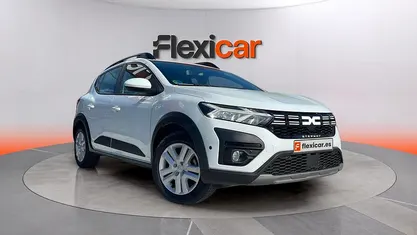 Usado Dacia Sandero Expression 91 CV (66 kW) 2024 Blanco Berlina