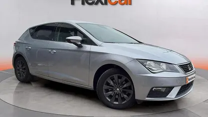Usado Seat Leon Style 130 CV (95 kW) 2020 Gris Berlina