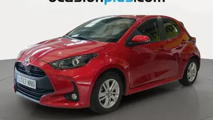 Usado Toyota Yaris Active 116 CV (85 kW) 2024 Rojo Utilitario
