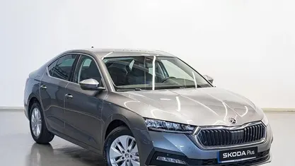 Gris Usado 2024 Skoda Octavia Ambition Berlina | 25.990 € (Precio justo)