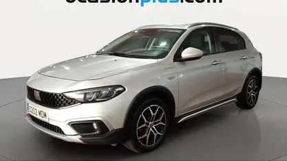 Usado Fiat Tipo Cross 131 CV (96 kW) 2023 Gris plata Utilitario