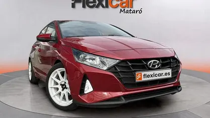 Usado Hyundai i20 84 CV (61 kW) 2023 Rojo Berlina