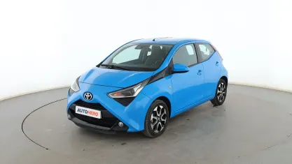 Usado Toyota Aygo X-play 72 CV (52 kW) 2019 Azul Utilitario