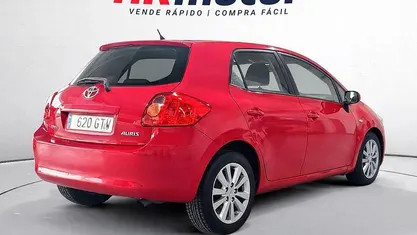 Usado Toyota Auris Active 126 CV (92 kW) 2010 Rojo Utilitario