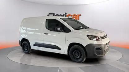 Usado Citroën Berlingo Feel 102 CV (75 kW) 2021 Blanco Monovolumen