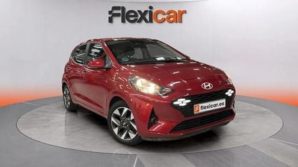 Usado Hyundai i10 67 CV (49 kW) 2023 Rojo Utilitario