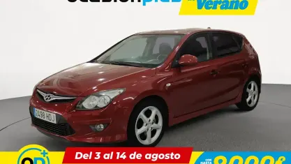 Usado Hyundai i30 Comfort 90 CV (66 kW) 2011 Rojo Berlina