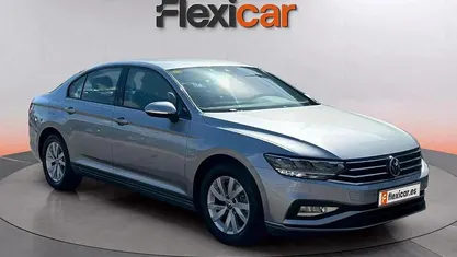 Usado VW Passat Business 122 CV (89 kW) 2020 Gris Berlina