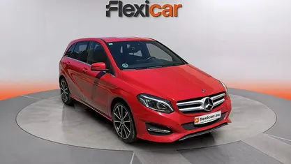 Usado Mercedes B180 116 CV (85 kW) 2017 Rojo Monovolumen