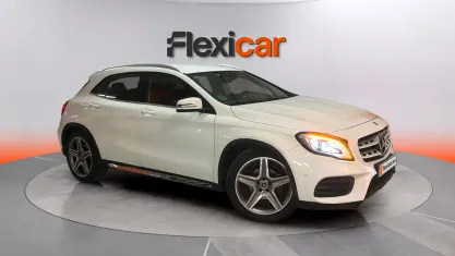 Usado Mercedes GLA180 122 CV (89 kW) 2018 Blanco SUV