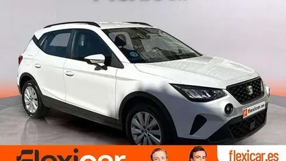 Usado Seat Arona Reference 95 CV (69 kW) 2022 Blanco SUV