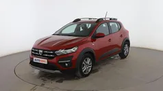 Rojo Usado 2022 Dacia Sandero Comfort SUV | 15.499 € (Precio justo)