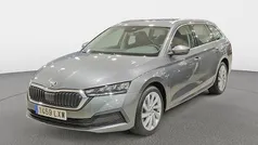 Gris Usado 2022 Skoda Octavia Ambition Familiar | 25.364 € (Precio justo)