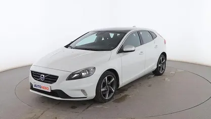 Usado Volvo V40 R-Design Momentum 122 CV (89 kW) 2016 Blanco Utilitario