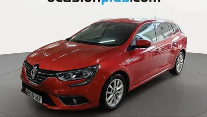 Usado Renault Mégane Zen 130 CV (95 kW) 2017 Rojo Familiar