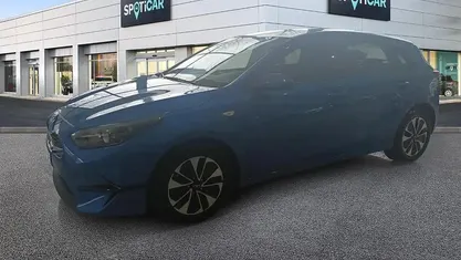 Begagnad Kia Ceed 100 HK (73 kW) 2025 Blå Halvkombi