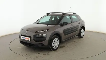 Begagnad Citroën C4 Feel 100 HK (73 kW) 2017 Grå SUV