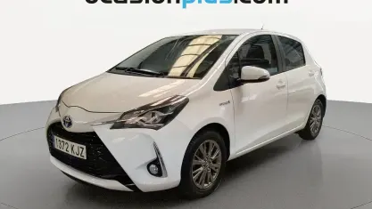 Usado Toyota Yaris Active 100 CV (73 kW) 2018 Blanco Utilitario