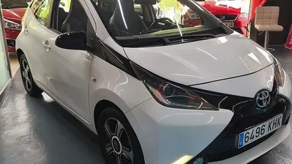 Blanco Usado 2018 Toyota Aygo X-play Utilitario | 10.990 € (Precio justo)