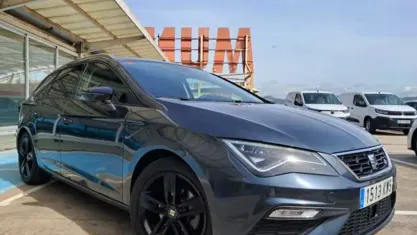 Usado Seat Leon FR 150 CV (110 kW) 2019 Gris / plata Familiar