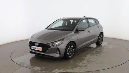 Usado Hyundai i20 101 CV (74 kW) 2022 Gris Utilitario