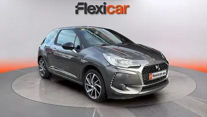 Usado DS Automobiles DS3 Style 110 CV (80 kW) 2018 Gris Berlina