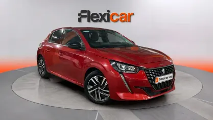 Usado Peugeot 208 Allure 101 CV (74 kW) 2023 Rojo Utilitario