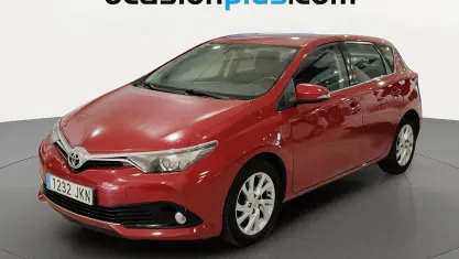 Usado Toyota Auris Active 116 CV (85 kW) 2015 Rojo Utilitario