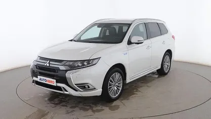 Usado Mitsubishi Outlander P-HEV Motion 224 CV (164 kW) 2019 Blanco SUV