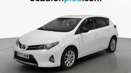 Używany Toyota Auris Active 132 KM (97 kW) 2013 Biały Hatchback