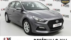 Gris Usado 2022 Hyundai i30 Berlina | 15.990 € (Precio justo)