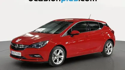 Usado Opel Astra Dynamic 125 HP (91 kW) 2019 Vermelho Citadino