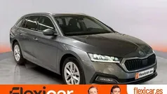 Gris Usado 2023 Skoda Octavia Selection Familiar | 22.170 € (Precio justo)